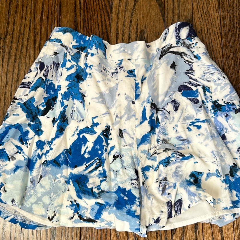 Medium cute aqua shorts! Fits like a 4!